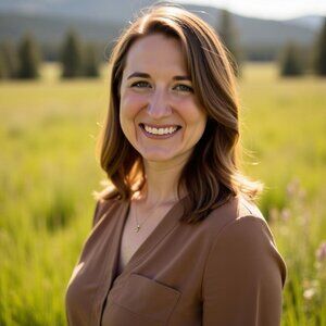 Meet your Posher, Caitlin